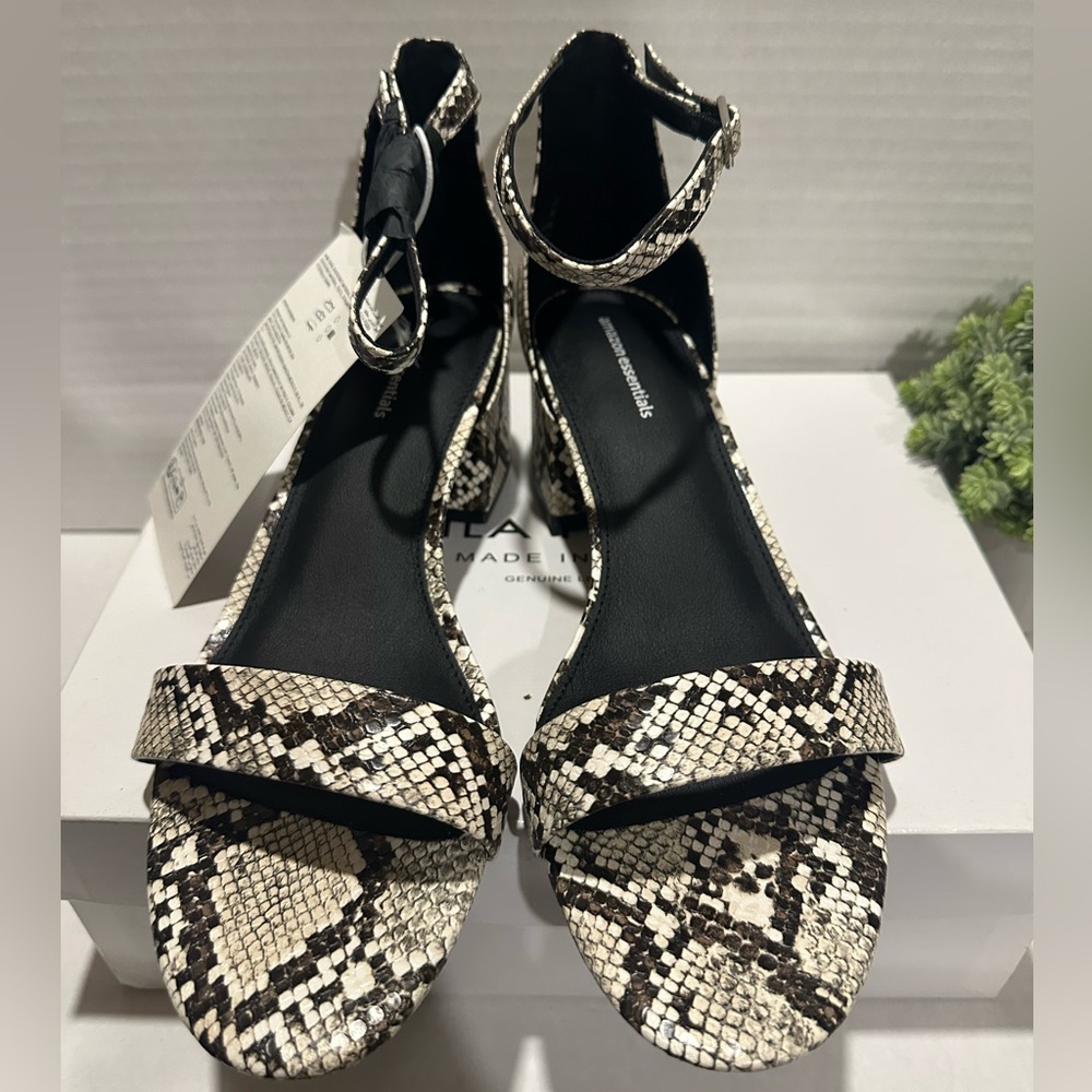 Snakeskin Pattern box  Heel Sandals 10W animal print stylish NWT Comfortable